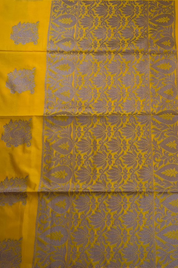 semi soft silk saree pallu